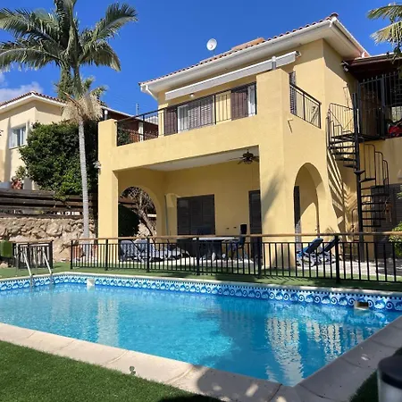 Heights 3bedroom Pool Garden And Sunset Vilă *